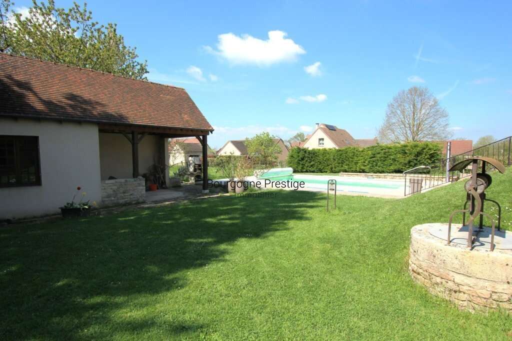 Maison familiale de 151 m² sur sous-sol avec piscine et parc clos de 3 051 m² - photo 8