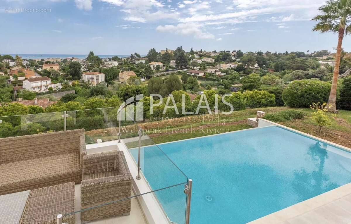 ANTIBES – RASTINES // Villa Contemporaine 240 m² – Jardin – Piscine – Vue Panoramique - photo 7