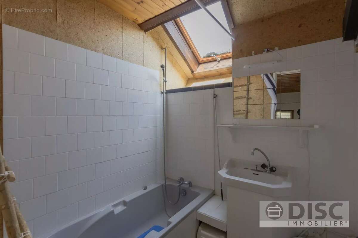 Ensemble de deux maisonnettes, grand atelier et hangar autour d’une cour intérieure - photo 17