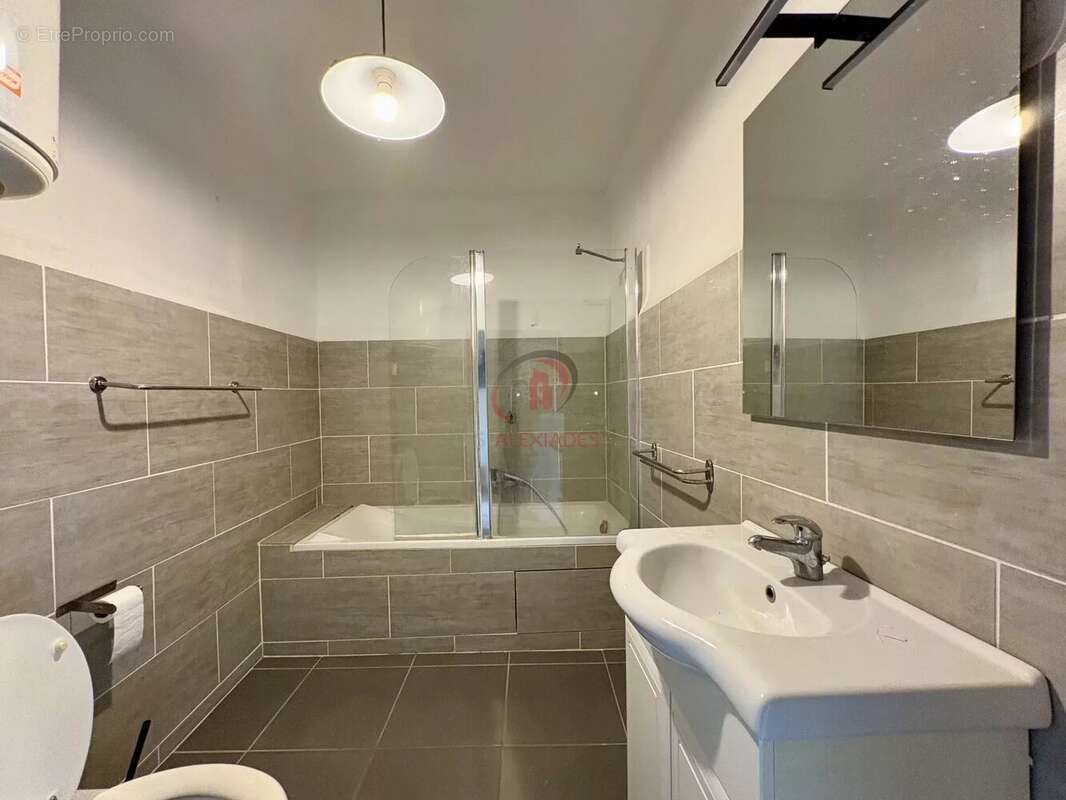 Appartement à SIGNES