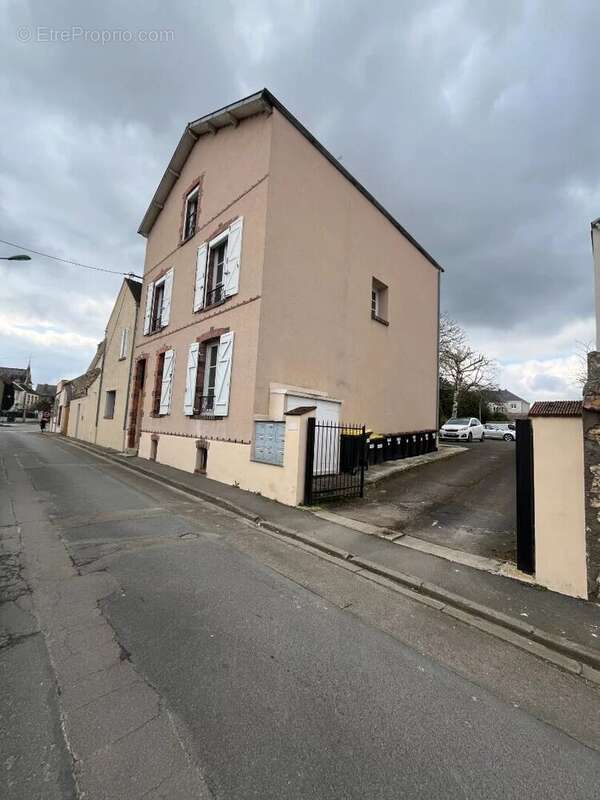 Appartement à MONDONVILLE-SAINT-JEAN