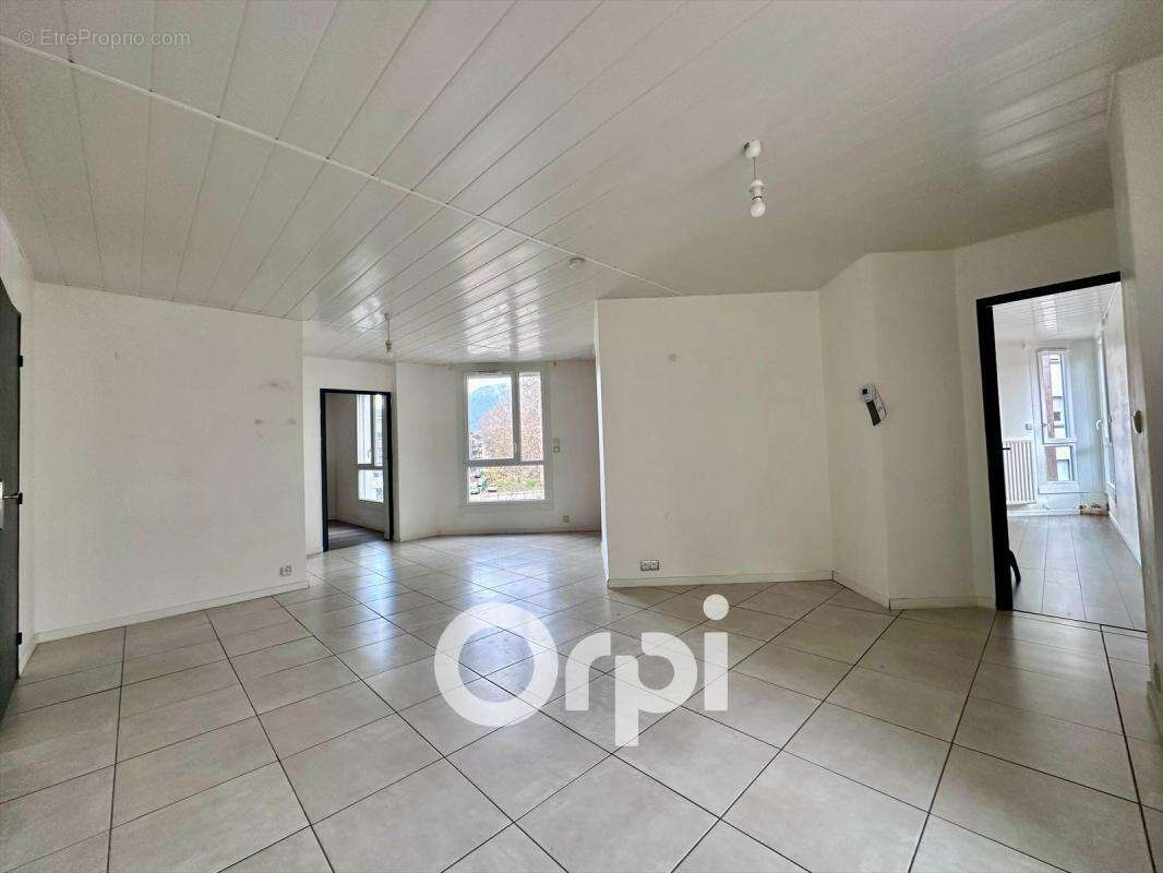 Appartement à SAINT-MARTIN-D&#039;HERES