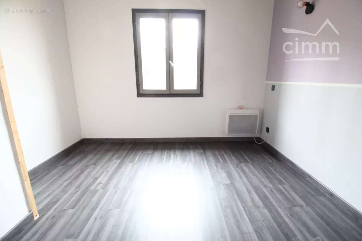 A vendre maison avec jardin et cour - photo 6