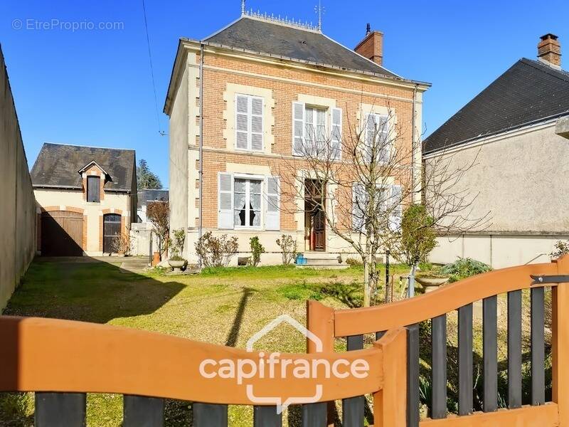 Maison à BESSE-SUR-BRAYE