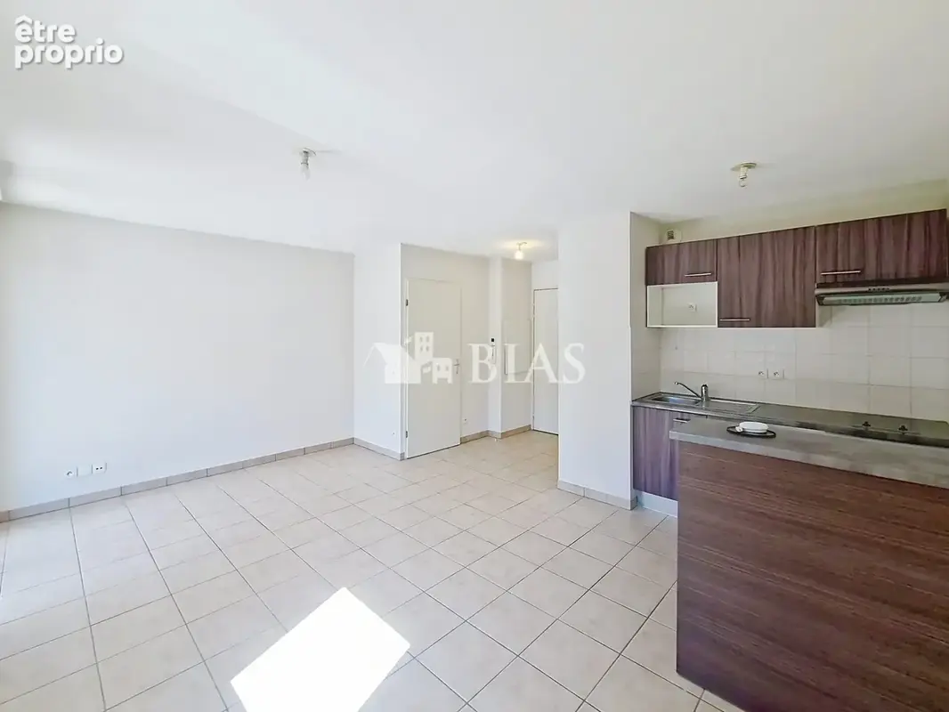 Appartement à LA RIVIERE-SAINT-SAUVEUR