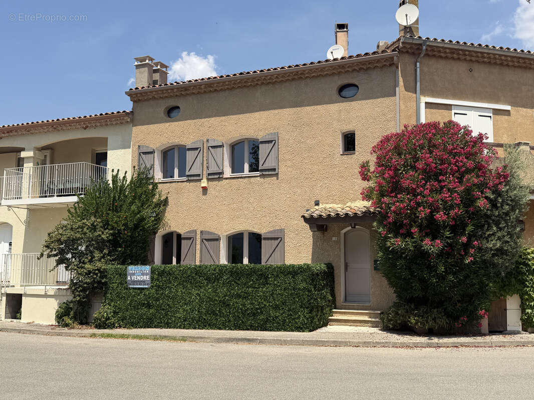 Maison à LES SALLES-SUR-VERDON