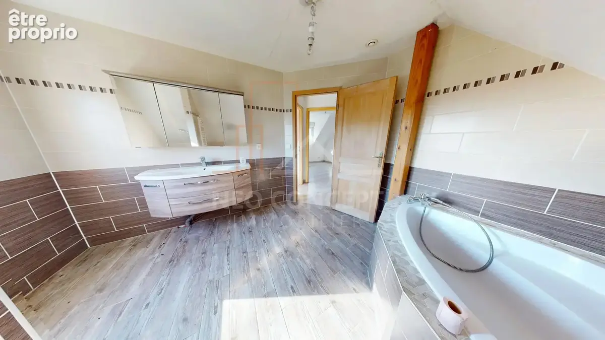 -- Beau potentiel pour cette maison 7 pièces au calme -- - photo 20