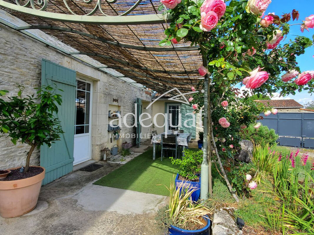 Photo 1 - Maison à COULGENS