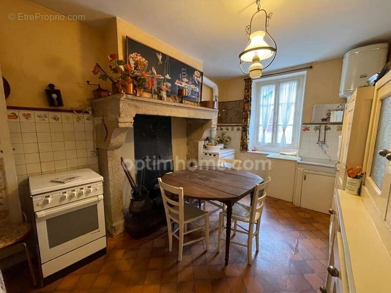 Maison à CHATEAUPONSAC