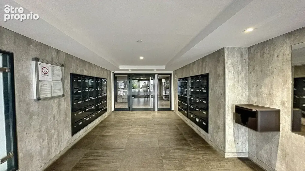 OPPORTUNITÉ INVESTISSEUR — VENTE RAPIDE 2 pièces avec terrasse & garage en sup. — Quartier prisé Antibes / Sophia Antipolis - photo 2