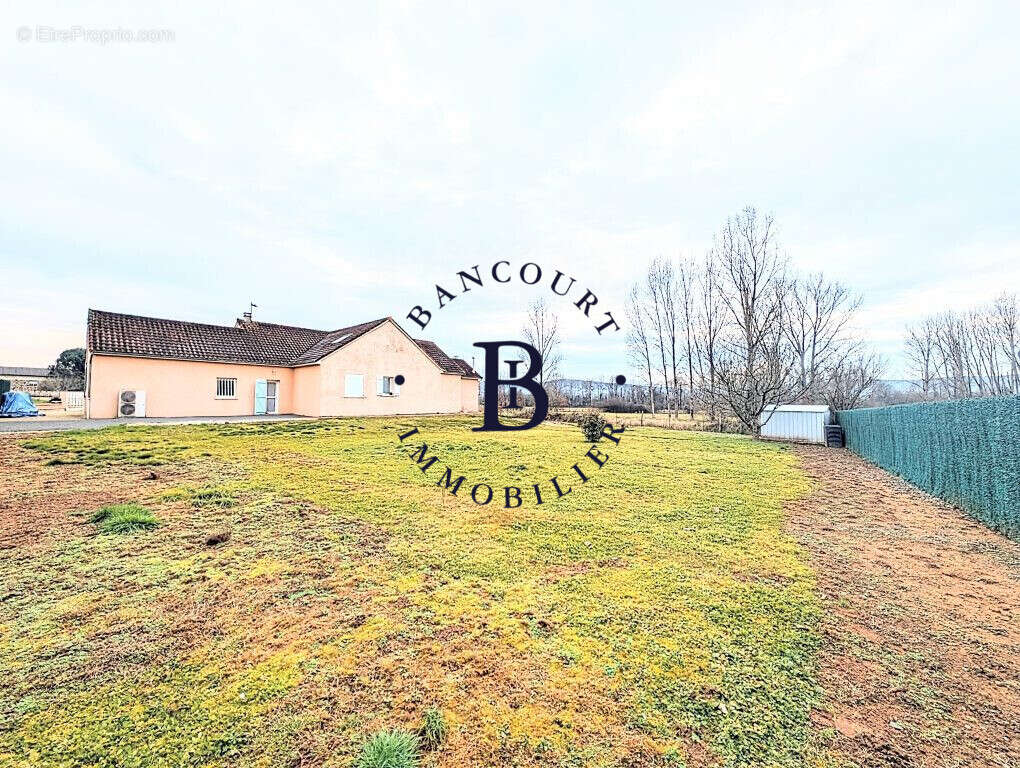 Maison à SAINT-PANTALEON-DE-LARCHE