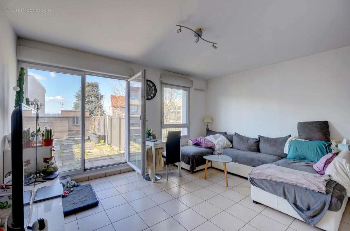 Appartement à DECINES-CHARPIEU