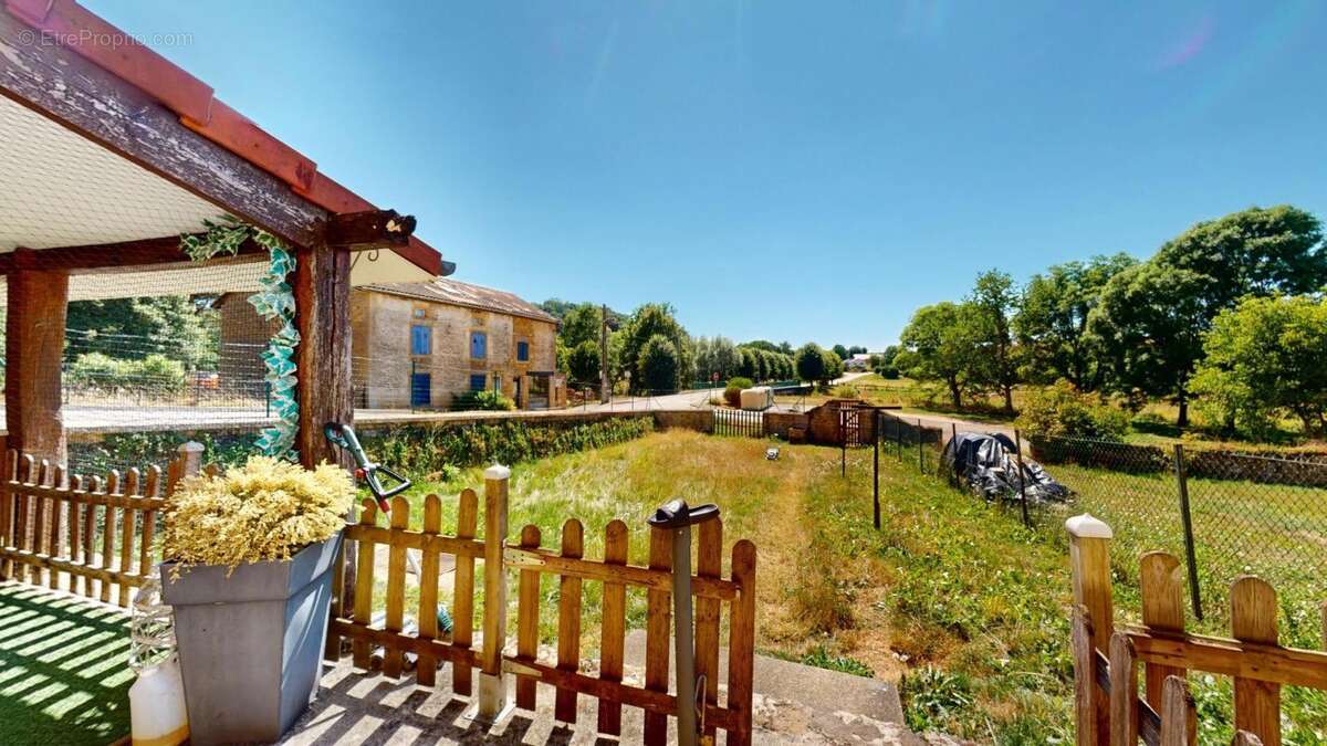 VILLECLOYE Charmante maison de village avec jardin, garage et terrasse couverte - photo 4