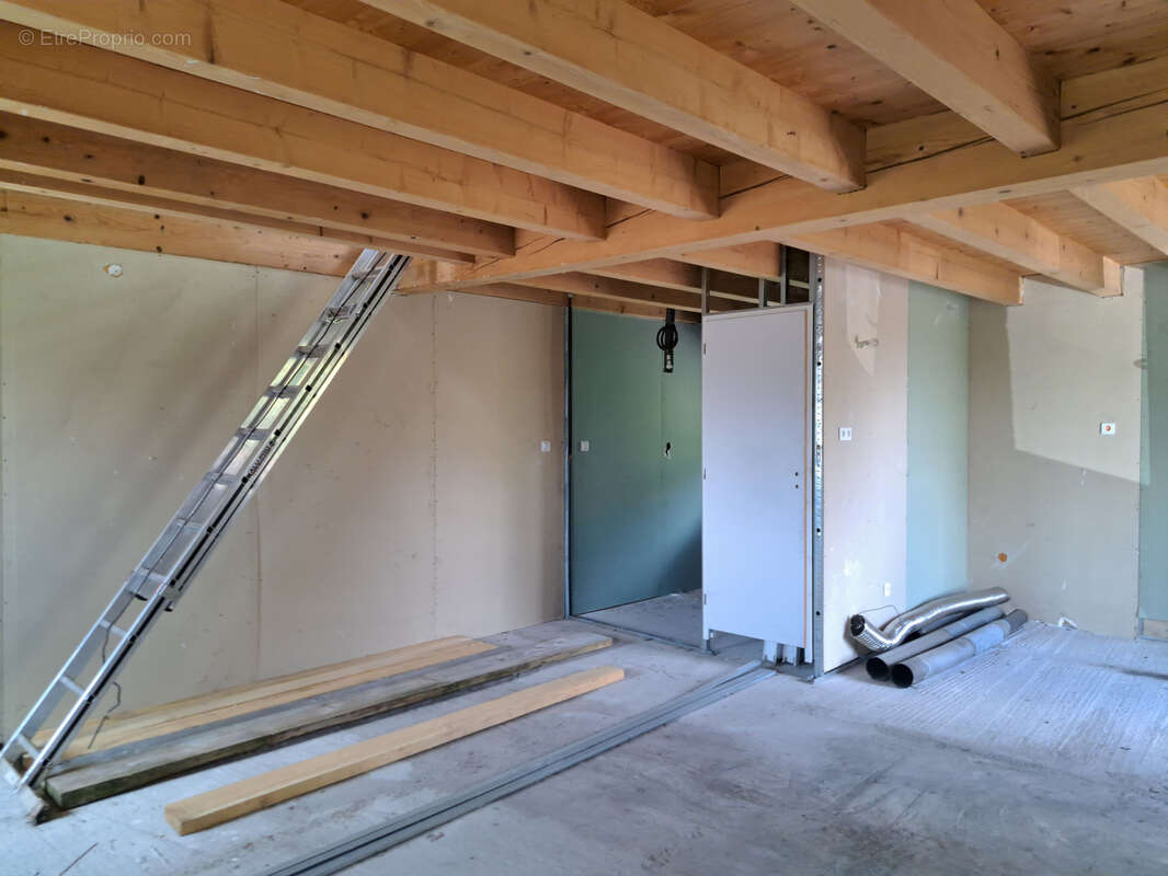 Maison en pierre en partie rénovée et petite bergerie - photo 5