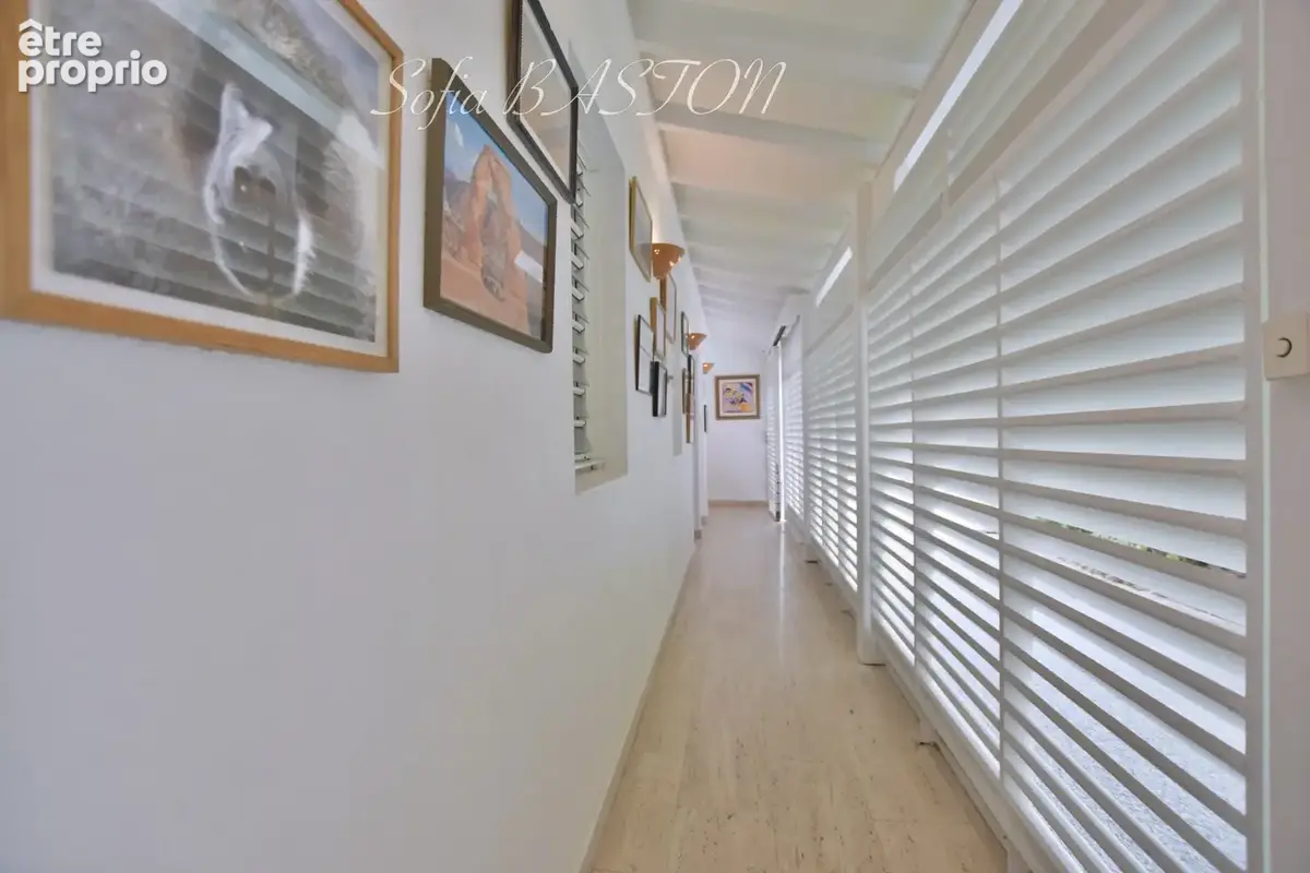 Superbe villa de 345 m² habitables avec piscine et annexes - terrain plat de 2 207 m², à vendre 5/6 pièces LE DIAMANT (972) - photo 12