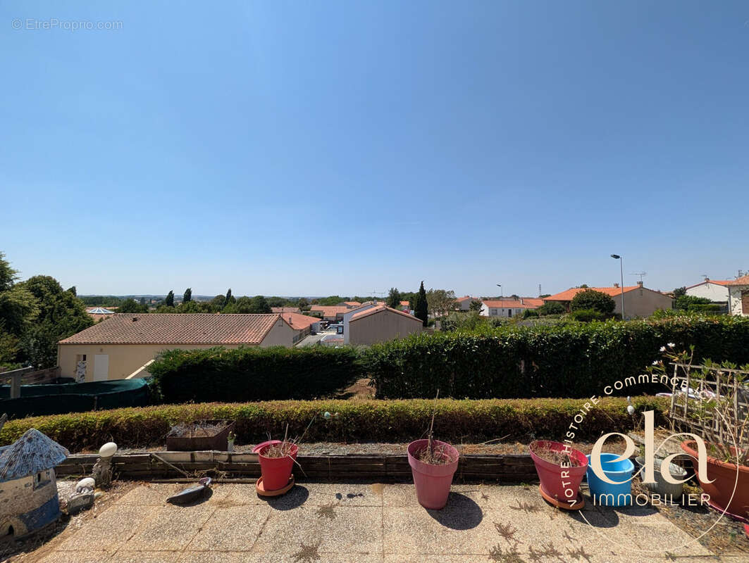 Maison 91 m² à Pouzauges  - photo 4