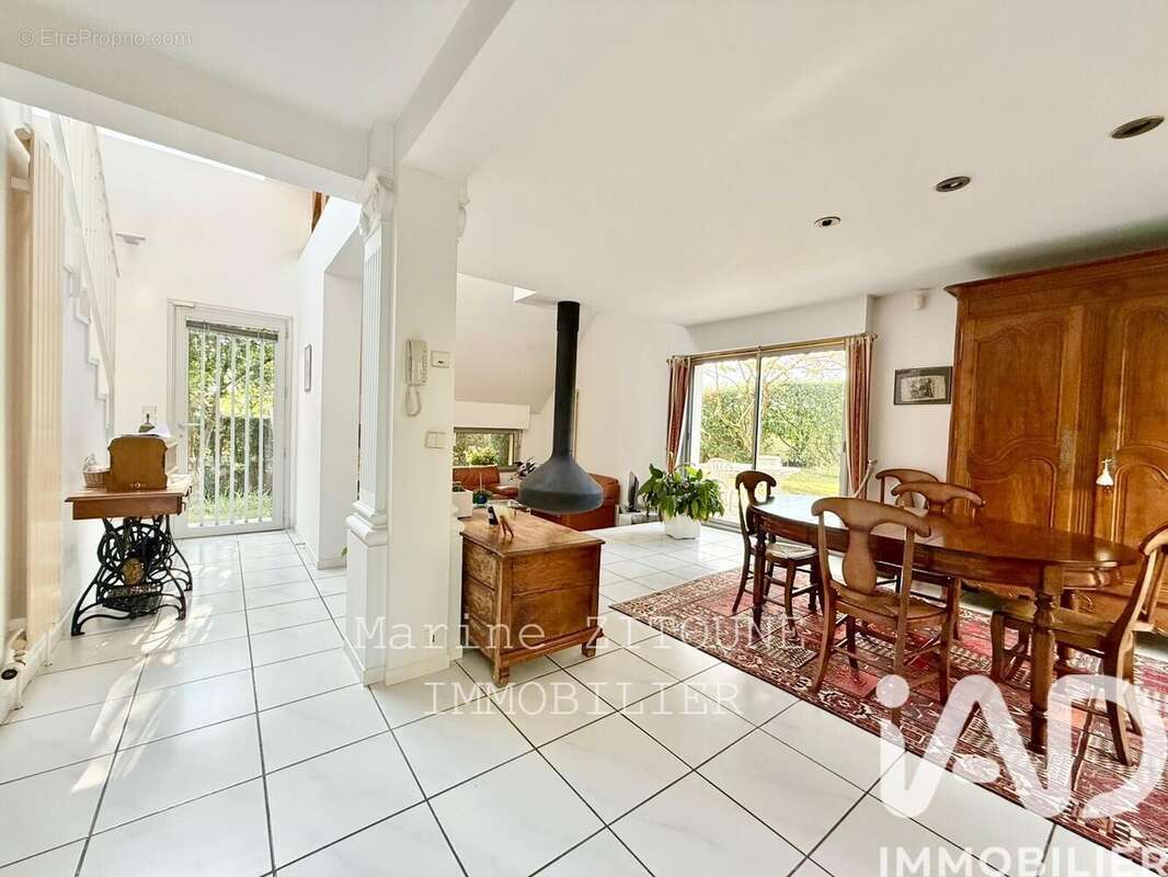 Maison 130 m² à La Ville-Du-Bois  - photo 5