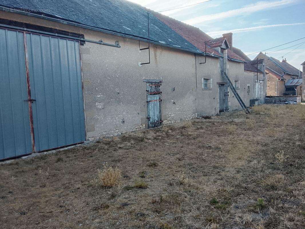 Corps de ferme Pouligny Saint Pierre 150 m2 - photo 2