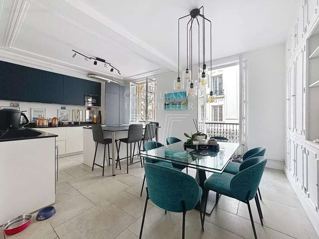 Appartement à PARIS-16E