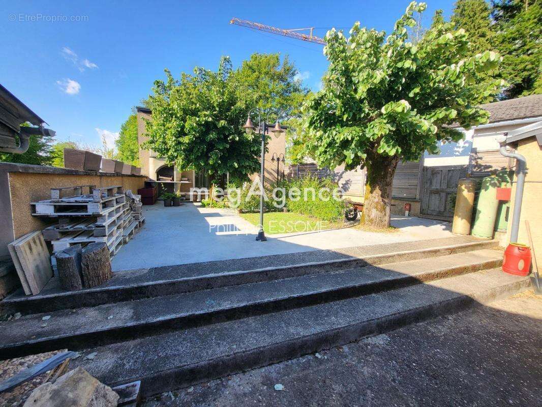 Commerce à SAINT-PIERRE-DE-TRIVISY