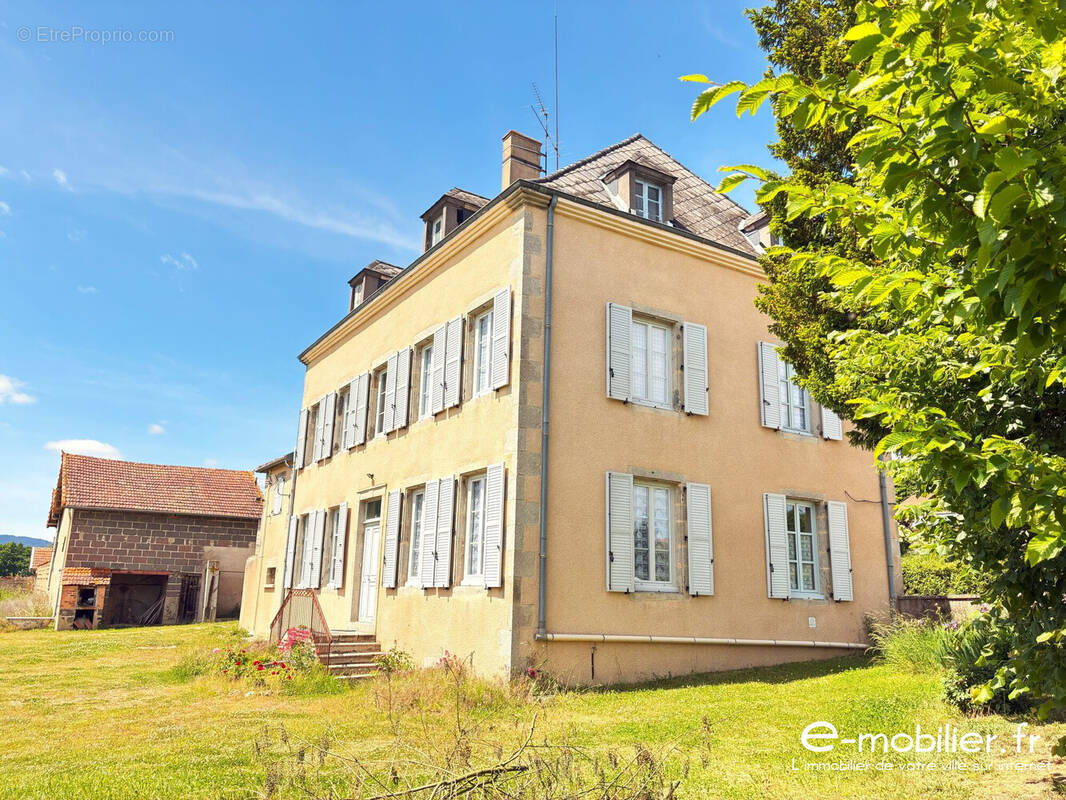 Maison à SAINT-FORGEUX-LESPINASSE