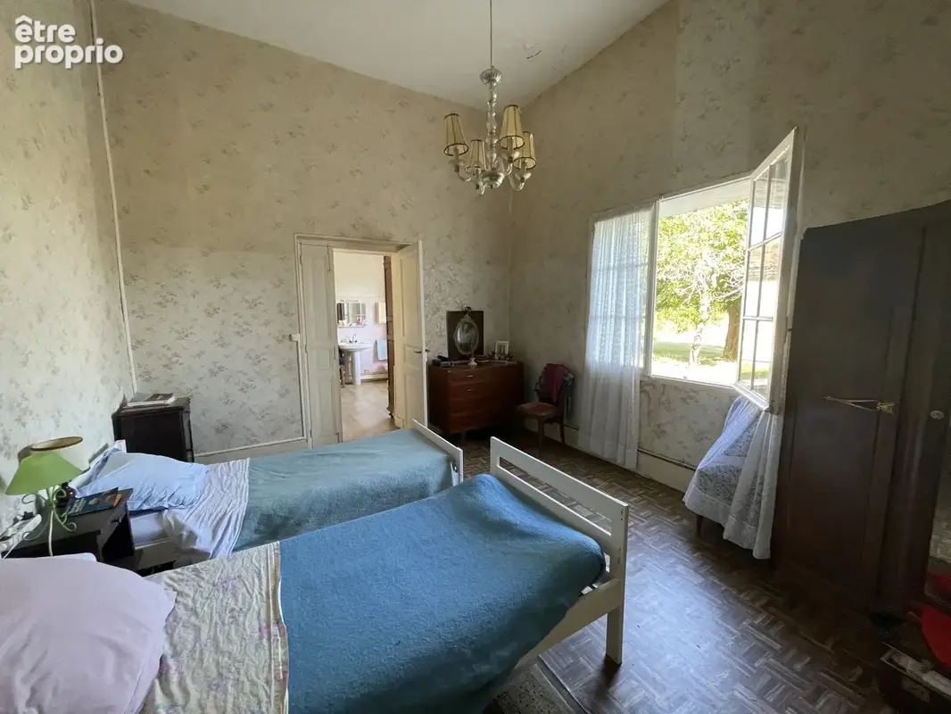 Maison a renover avec dependances sur 10ha  de terrain - photo 11