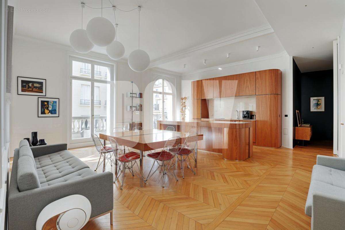 Appartement à PARIS-16E