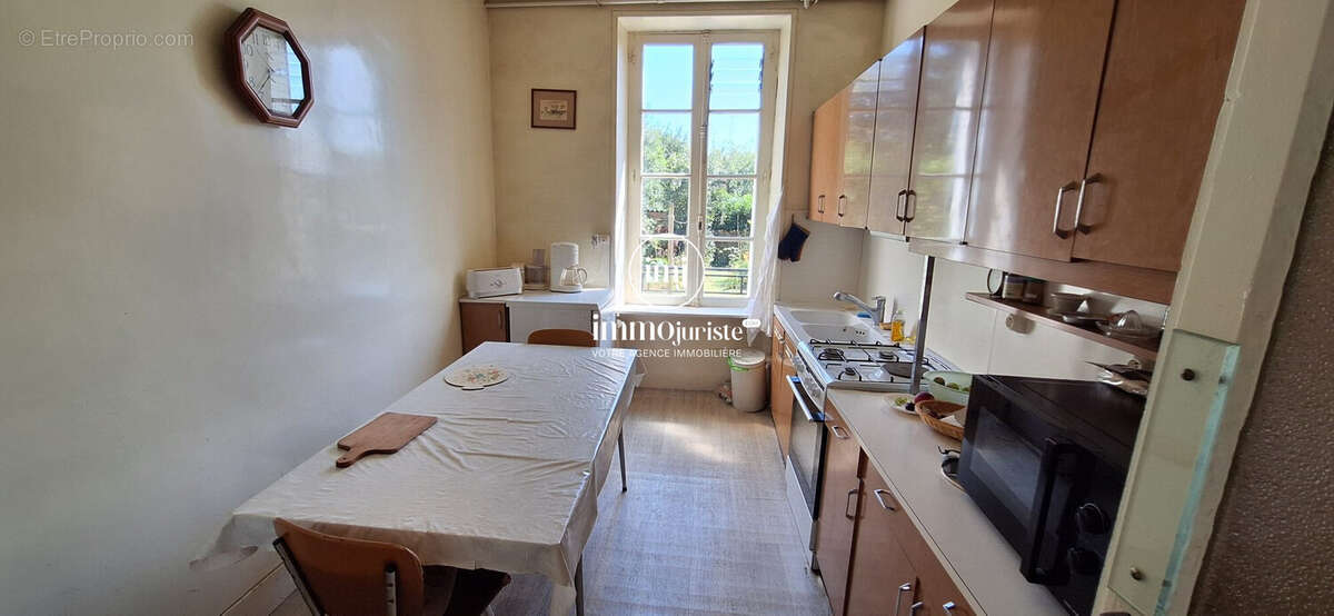 Maison 243 m² à Limoges  - photo 3