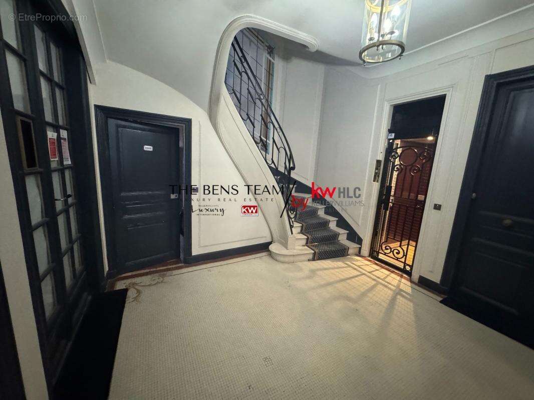 Appartement à PARIS-16E