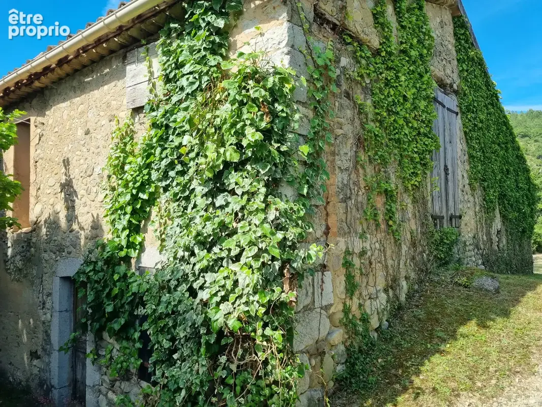 Maison ancienne à rénover sur 30 hectares environ - photo 3