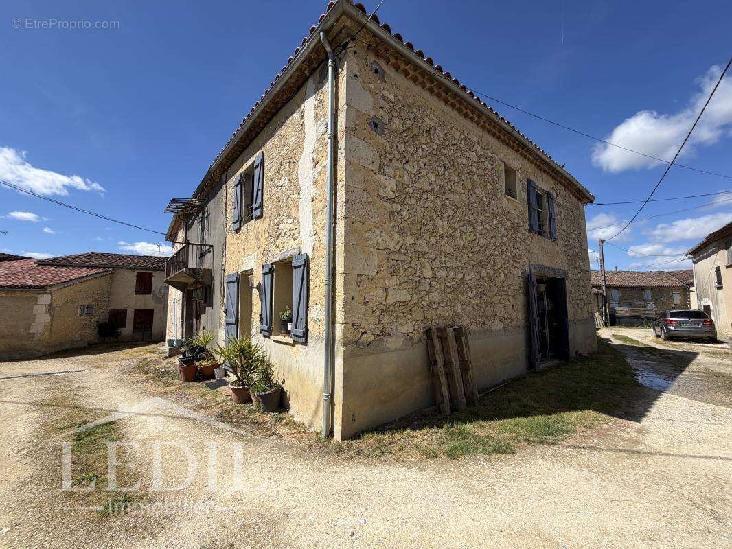 Maison à MOUCHAN