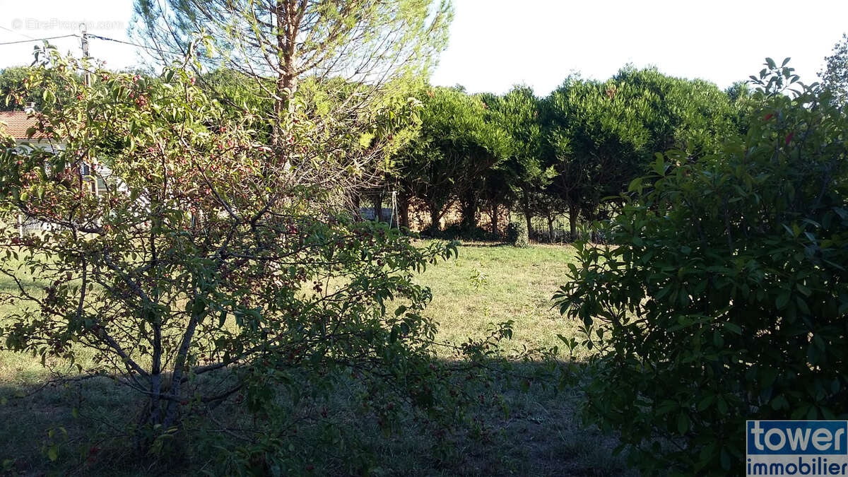 Terrain à GARAT