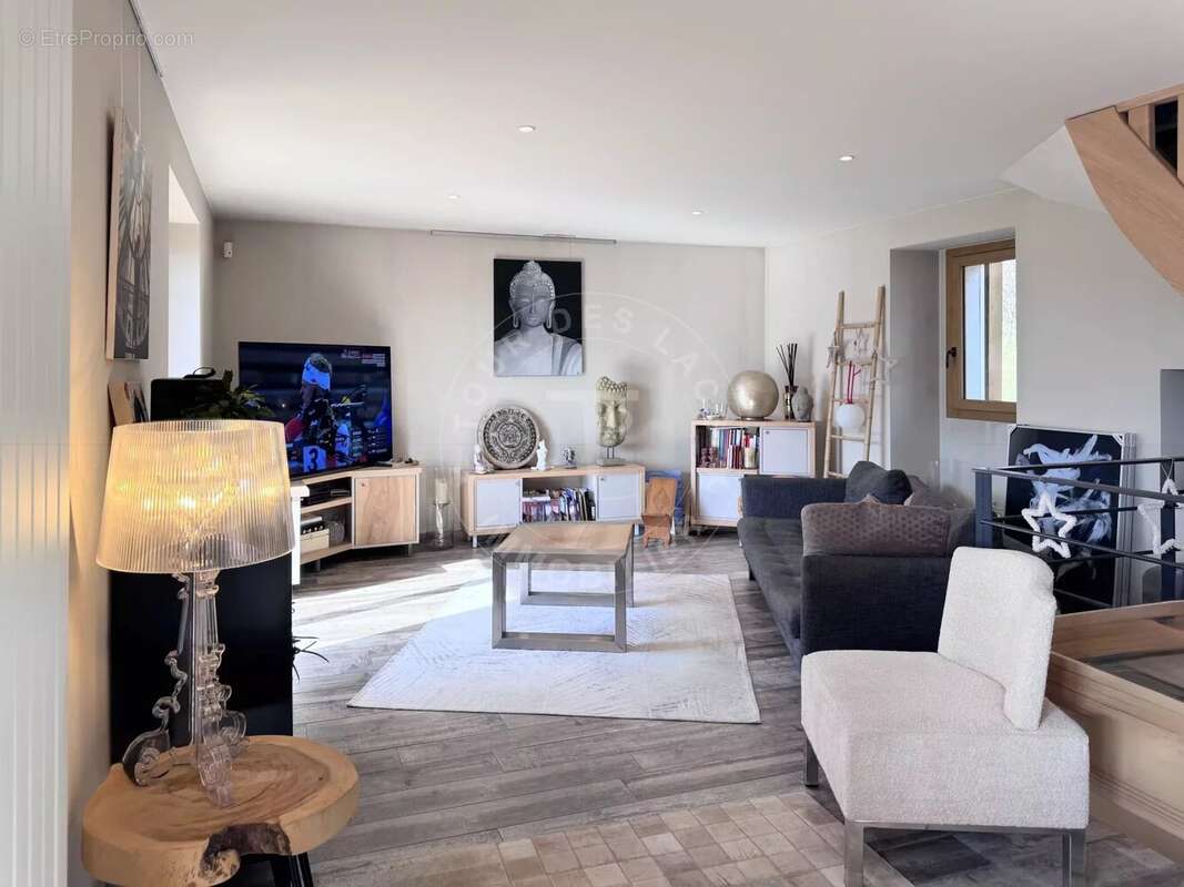 Maison à DINGY-SAINT-CLAIR