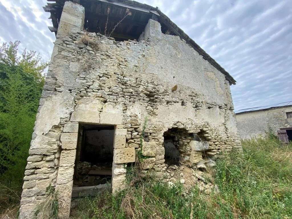 Maison à SAINT-CHRISTOLY-DE-BLAYE