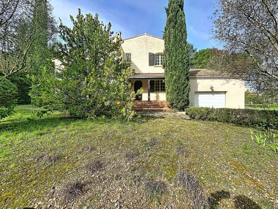 Maison à SAINT-CLEMENT-DE-RIVIERE