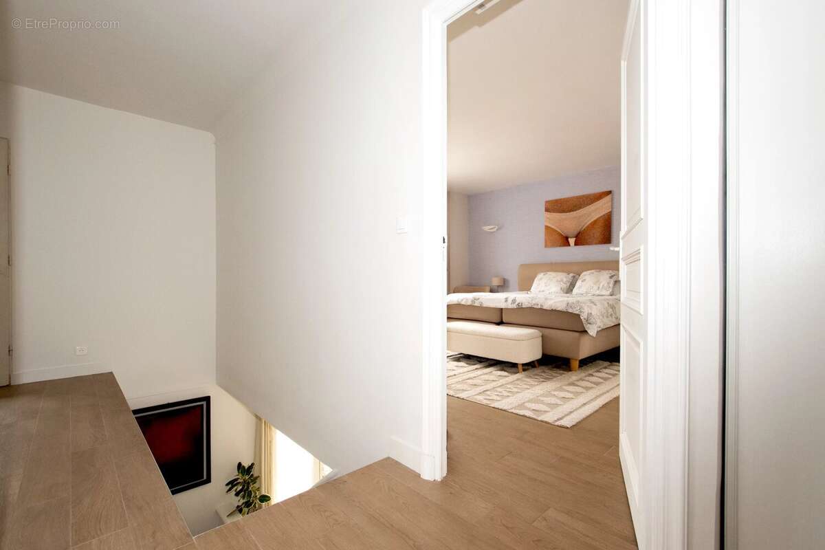 Maison à CHATEAUNEUF-GRASSE