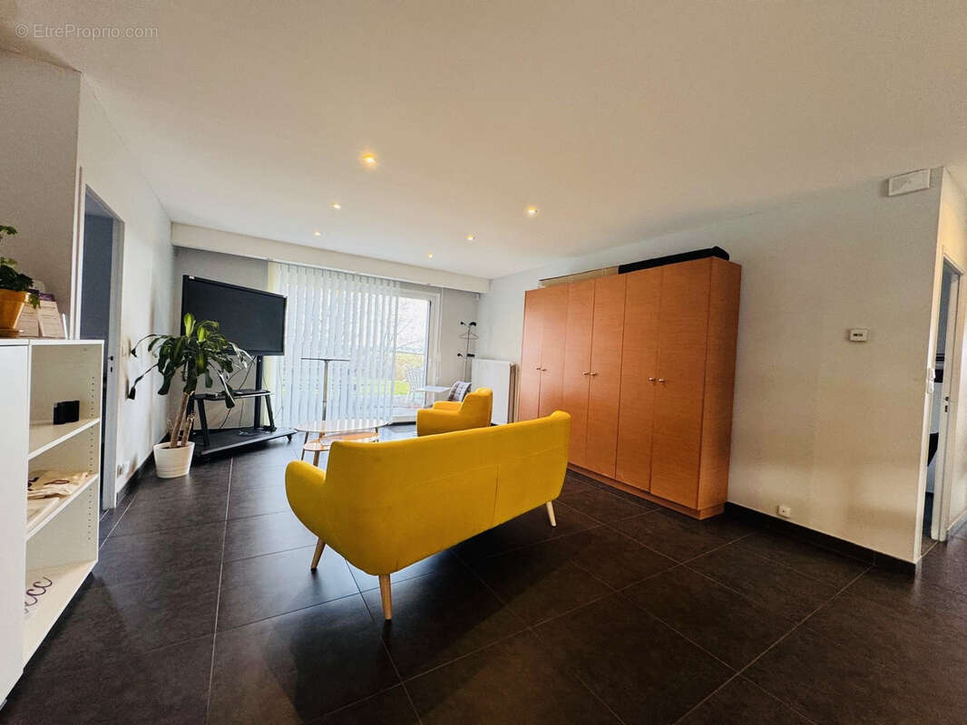 Commerce à SAINT-JUST-MALMONT