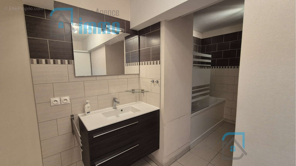 Bourges, quartier Jean Jaurès - Appartement T3 + parking - photo 7