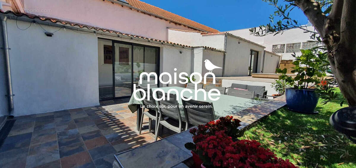 Terrasse accès cuisine et chambres - Appartement à LA ROCHELLE