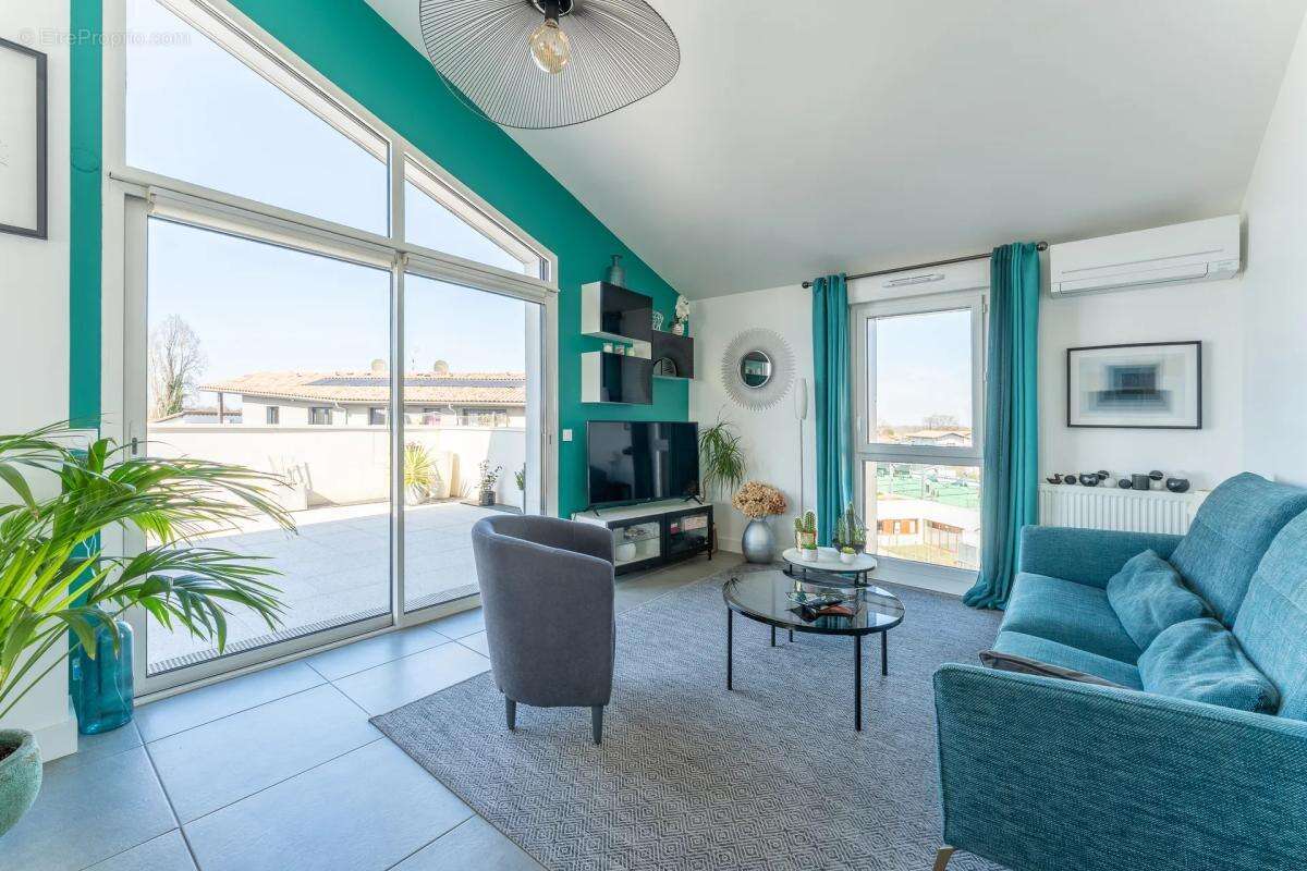 Appartement à PAREMPUYRE