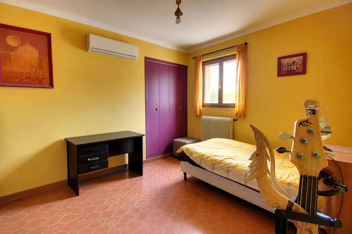 A VENDRE FLAYOSC Maison de plain-pied 100 m² Piscine Garage sur 2644 m² de terrain - photo 10