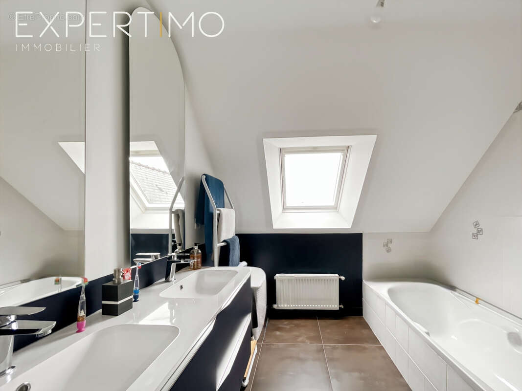 Maison à NOYAL-SUR-VILAINE