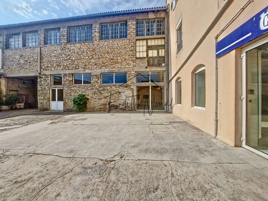 Local professionnel de 466 m2   Emplacement premium avec parkings privatifs - photo 9