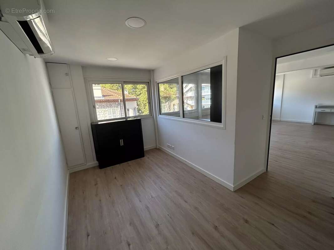 Commerce à CAGNES-SUR-MER