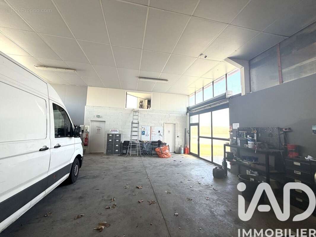 Photo 7 - Commerce à MONTBLANC