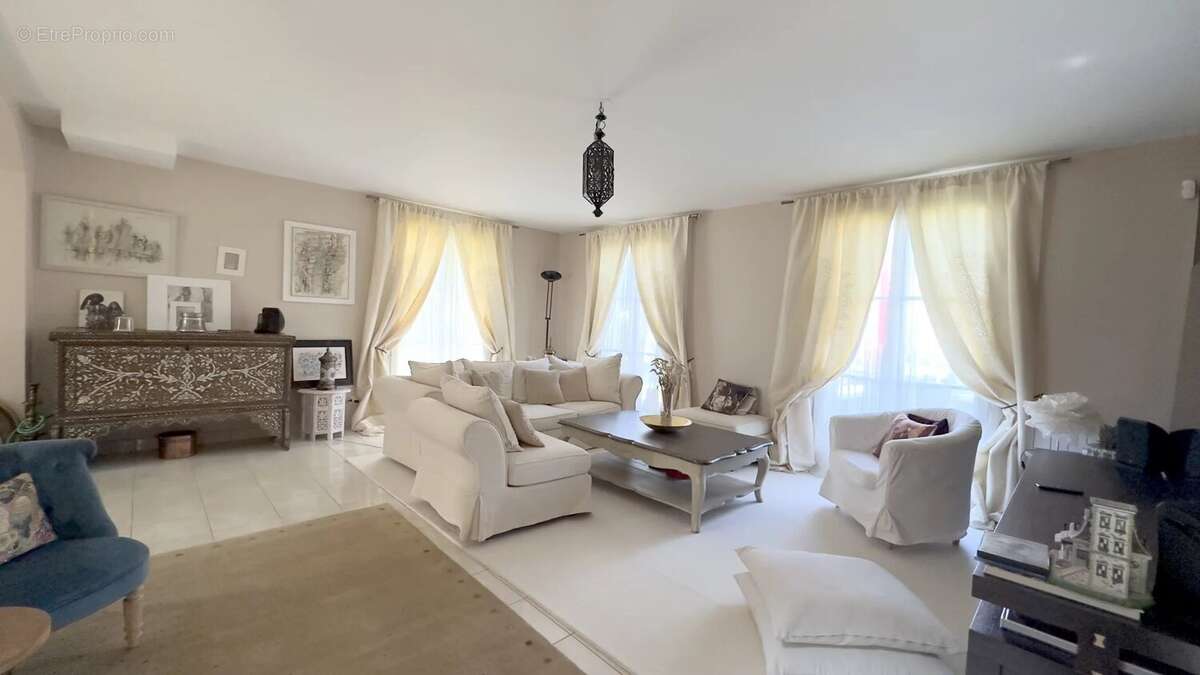 Maison à LES ESSARTS-LE-ROI