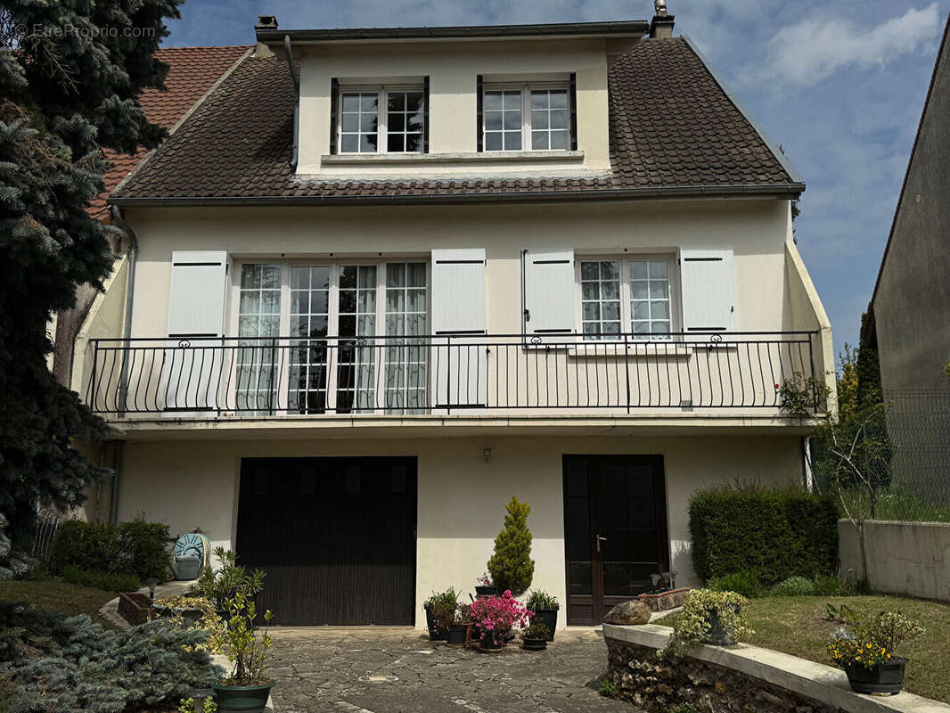 Maison à SAINT-NOM-LA-BRETECHE