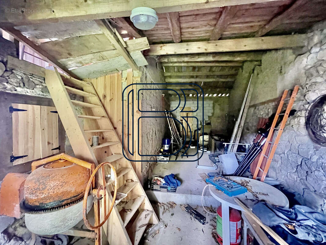 Maison à SAINT-MARTIN-DES-OLMES