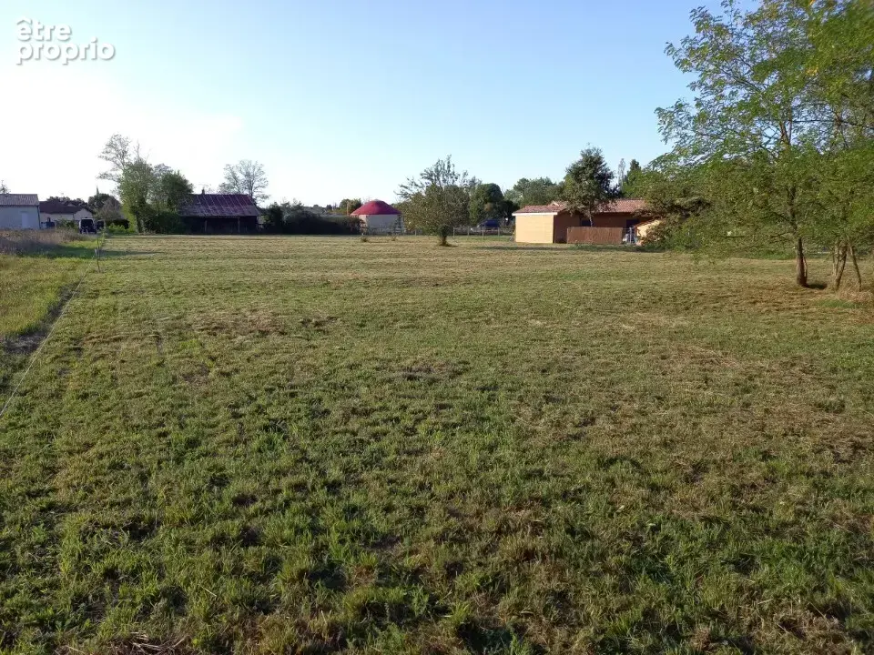 Terrain à VAYRES