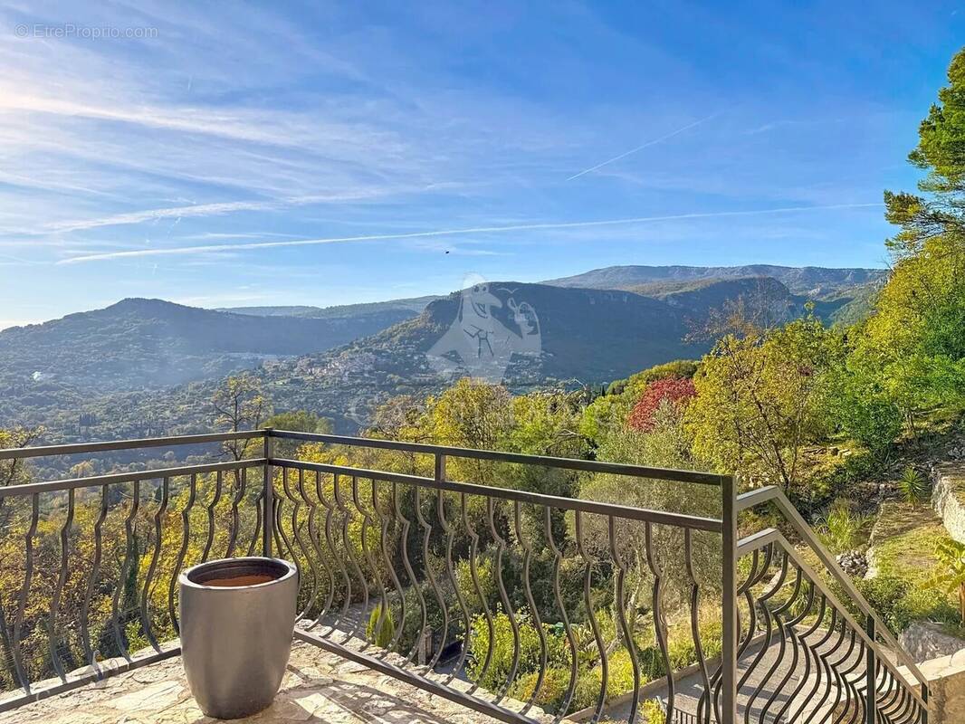 Maison à TOURRETTES-SUR-LOUP